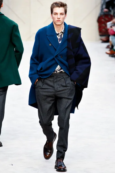 Look 32